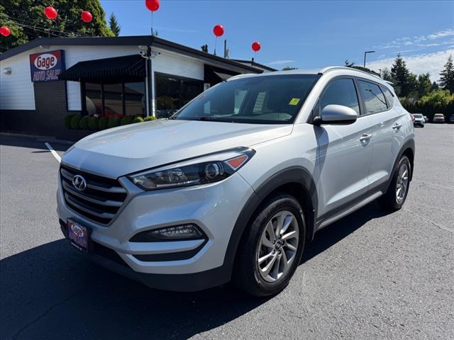Photo of 2017 Molten Silver Hyundai TUCSON