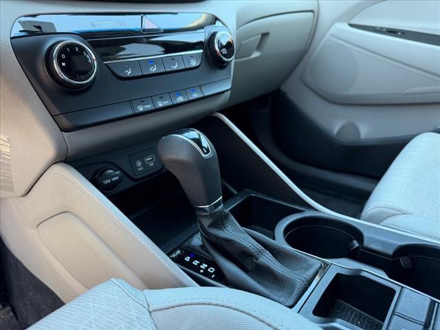 Photo of 2017 Molten Silver Hyundai TUCSON