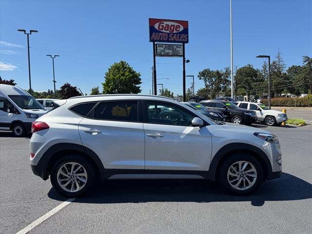 Photo of 2017 Molten Silver Hyundai TUCSON