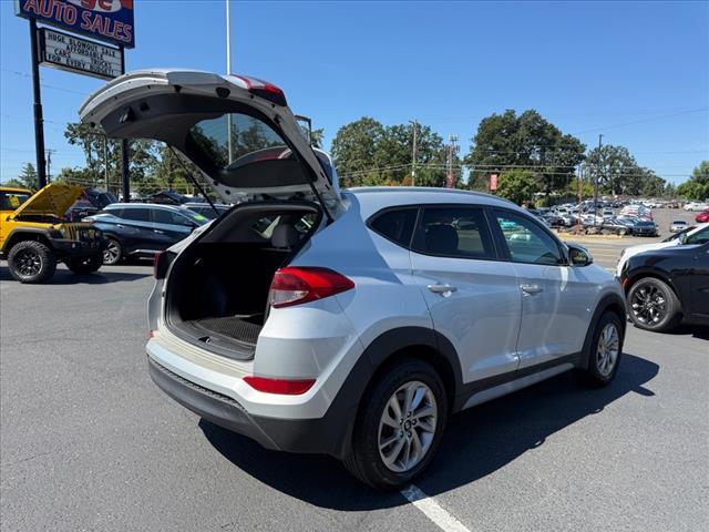 Photo of 2017 Molten Silver Hyundai TUCSON