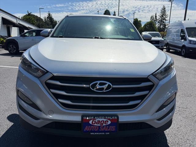 Photo of 2017 Molten Silver Hyundai TUCSON