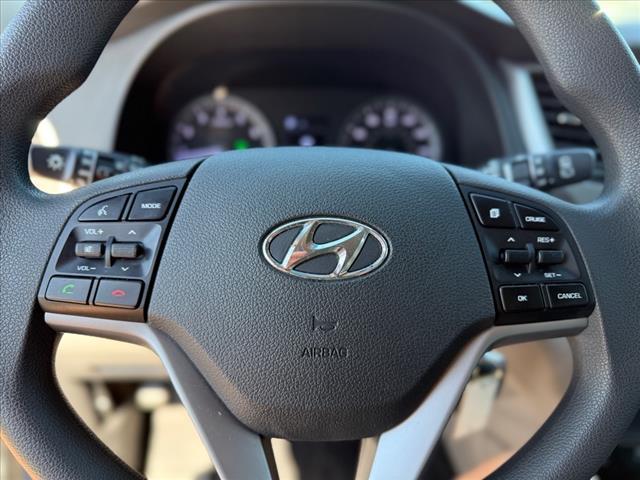Photo of 2017 Molten Silver Hyundai TUCSON
