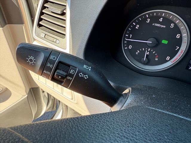 Photo of 2017 Molten Silver Hyundai TUCSON