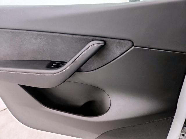 Photo of 2020 White Tesla Model Y