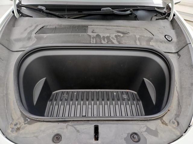 Photo of 2020 White Tesla Model Y