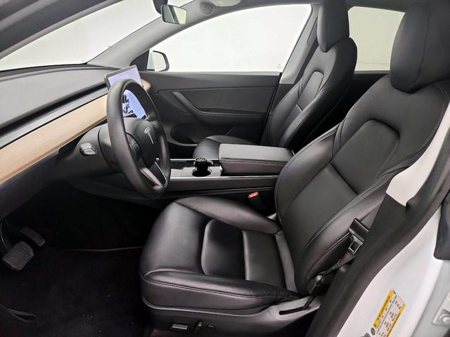 Photo of 2020 White Tesla Model Y
