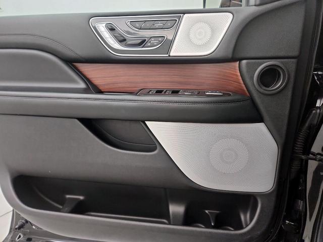 Photo of 2020 Black Lincoln Navigator