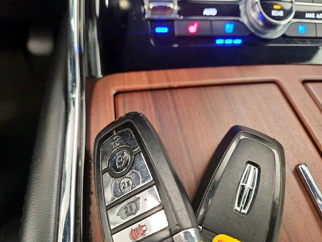 Photo of 2020 Black Lincoln Navigator