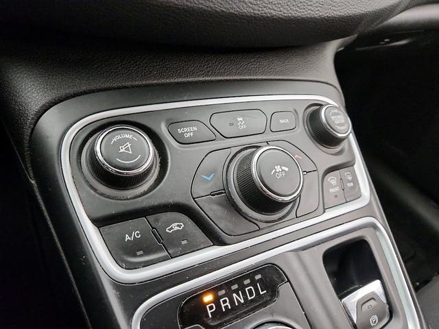 Photo of 2015 Gray Chrysler 200