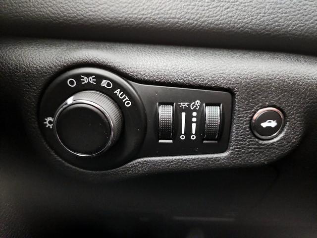 Photo of 2015 Gray Chrysler 200