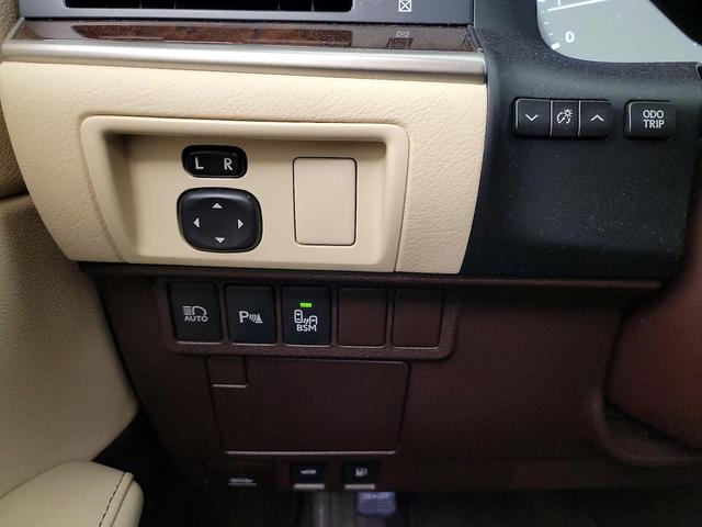 Photo of 2017 Silver Lexus ES 350