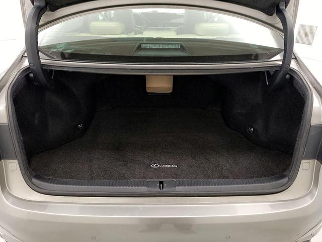 Photo of 2017 Silver Lexus ES 350