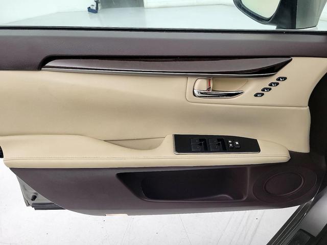 Photo of 2017 Silver Lexus ES 350