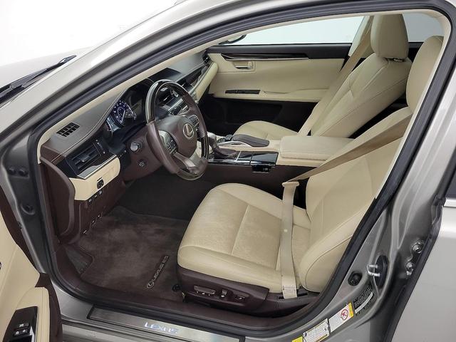 Photo of 2017 Silver Lexus ES 350