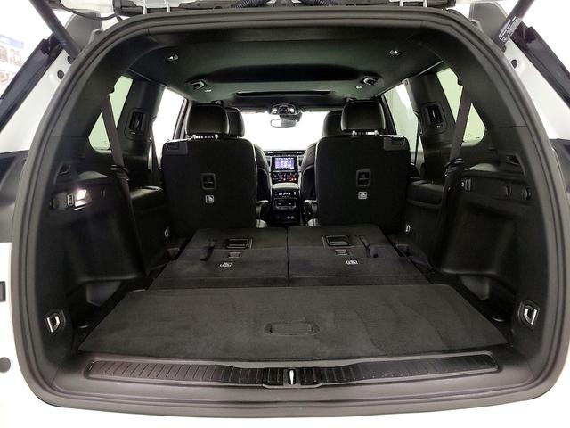 Photo of 2024 White Jeep Grand Cherokee L