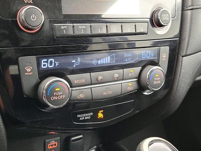 Photo of 2017 Blue Nissan Rogue