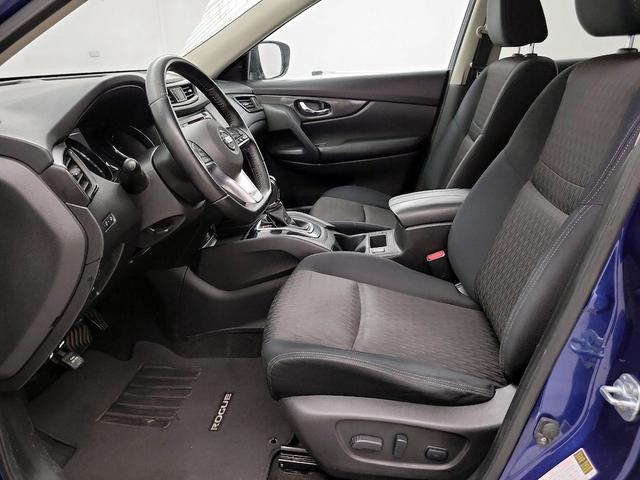 Photo of 2017 Blue Nissan Rogue