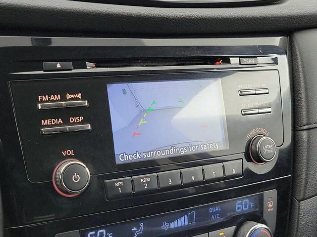 Photo of 2017 Blue Nissan Rogue