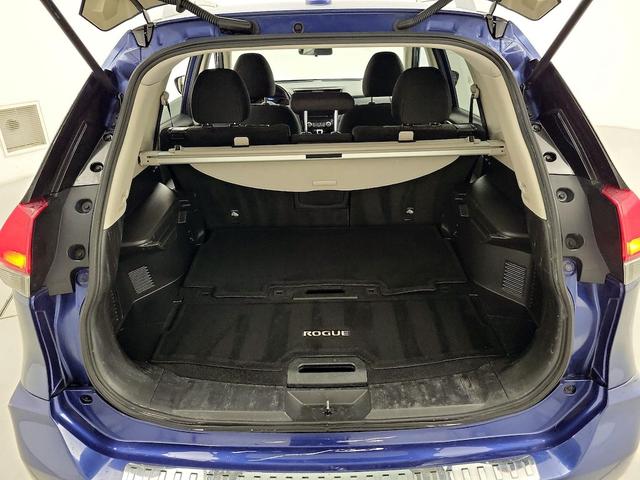 Photo of 2017 Blue Nissan Rogue