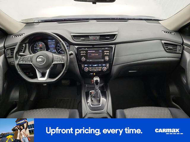 Photo of 2017 Blue Nissan Rogue