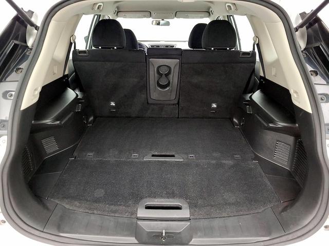 Photo of 2015 Silver Nissan Rogue