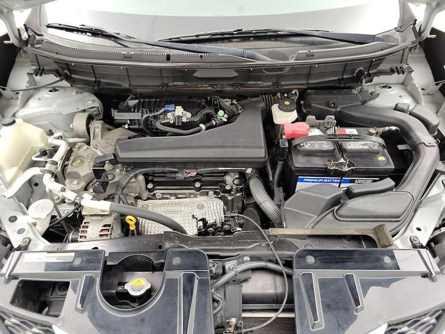 Photo of 2015 Silver Nissan Rogue