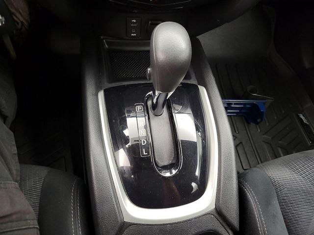 Photo of 2015 Silver Nissan Rogue