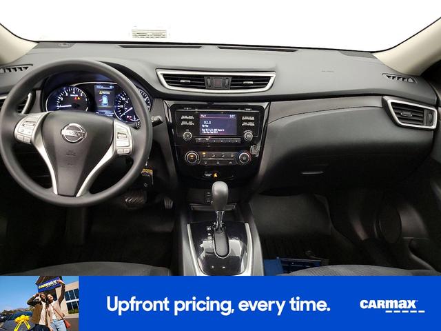 Photo of 2015 Silver Nissan Rogue