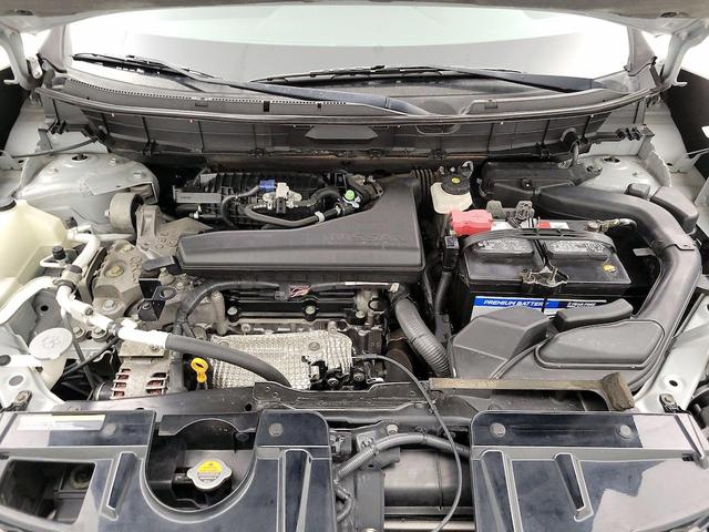 Photo of 2015 Silver Nissan Rogue