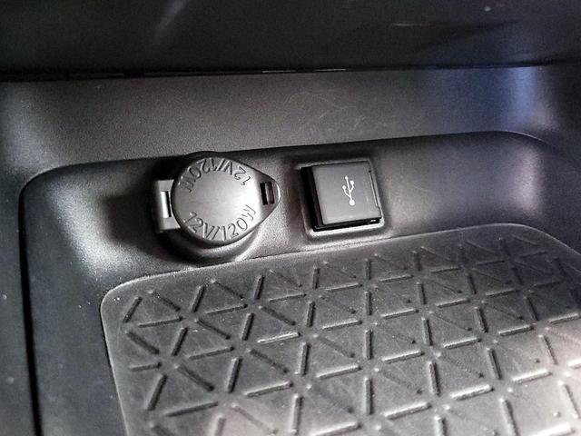 Photo of 2022 White Toyota RAV4