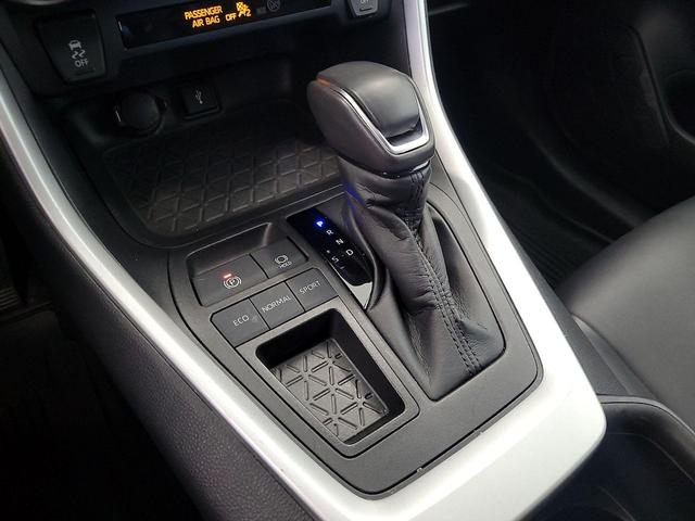 Photo of 2022 White Toyota RAV4