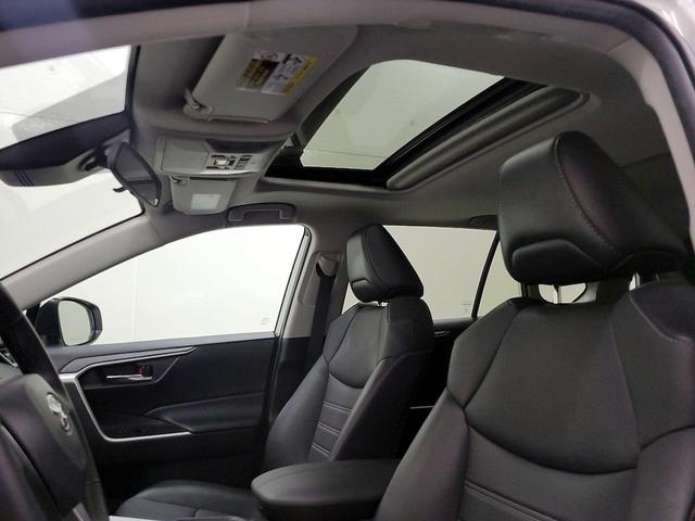 Photo of 2022 White Toyota RAV4