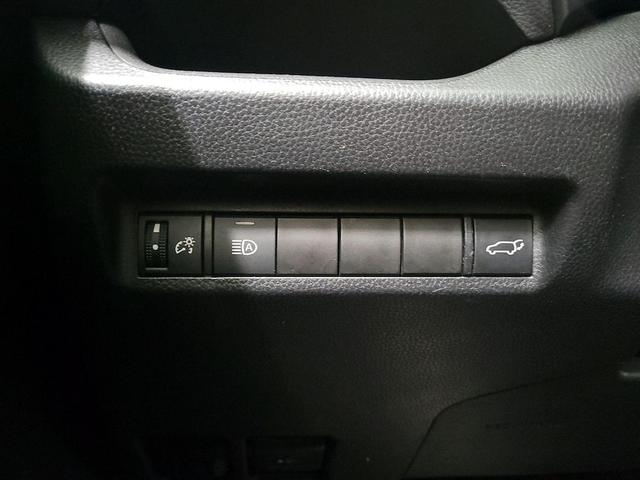 Photo of 2022 White Toyota RAV4