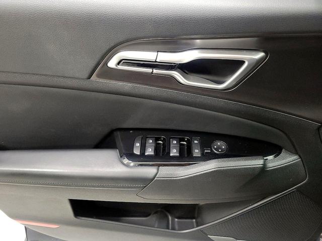 Photo of 2023 Gray Kia Sportage Hybrid