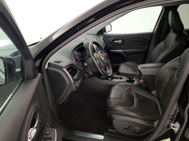Photo of 2019 Black Jeep Cherokee