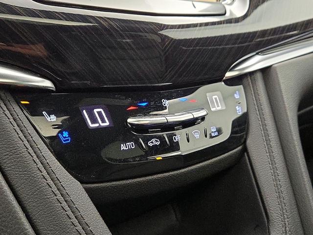 Photo of 2021 Silver Cadillac XT6