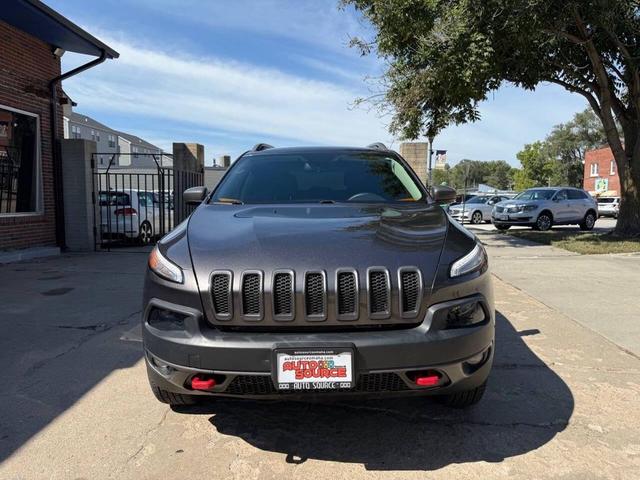 Photo of 2017 Diamond Black Crystal Pearlcoat Jeep Cherokee