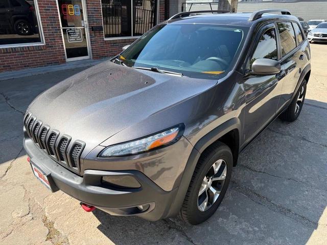 Photo of 2017 Diamond Black Crystal Pearlcoat Jeep Cherokee