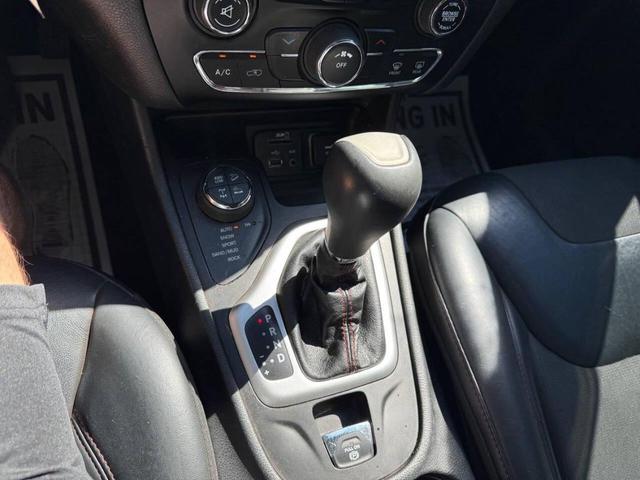 Photo of 2017 Diamond Black Crystal Pearlcoat Jeep Cherokee