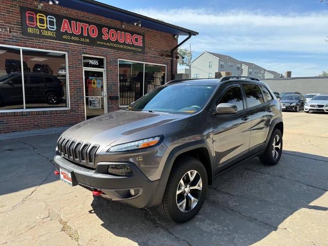 Photo of 2017 Diamond Black Crystal Pearlcoat Jeep Cherokee