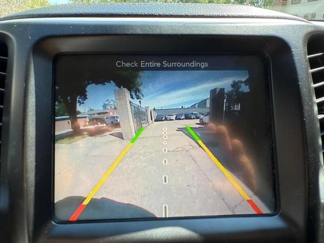 Photo of 2017 Diamond Black Crystal Pearlcoat Jeep Cherokee