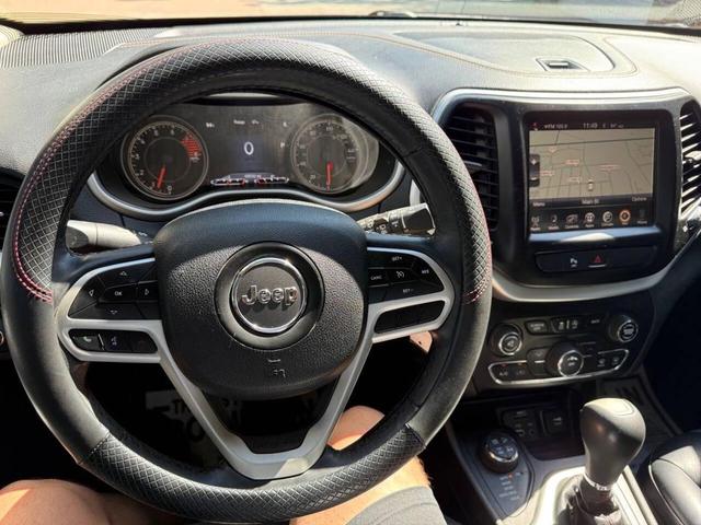Photo of 2017 Diamond Black Crystal Pearlcoat Jeep Cherokee
