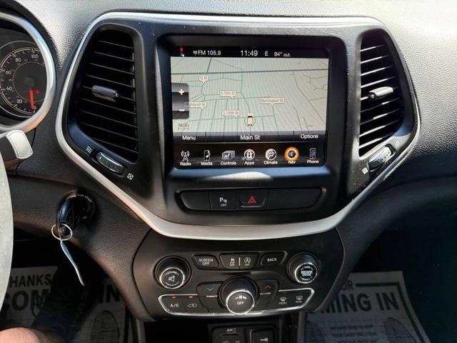 Photo of 2017 Diamond Black Crystal Pearlcoat Jeep Cherokee