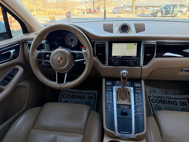 Photo of 2015 White Porsche Macan