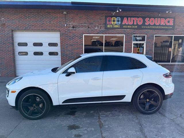 Photo of 2015 White Porsche Macan