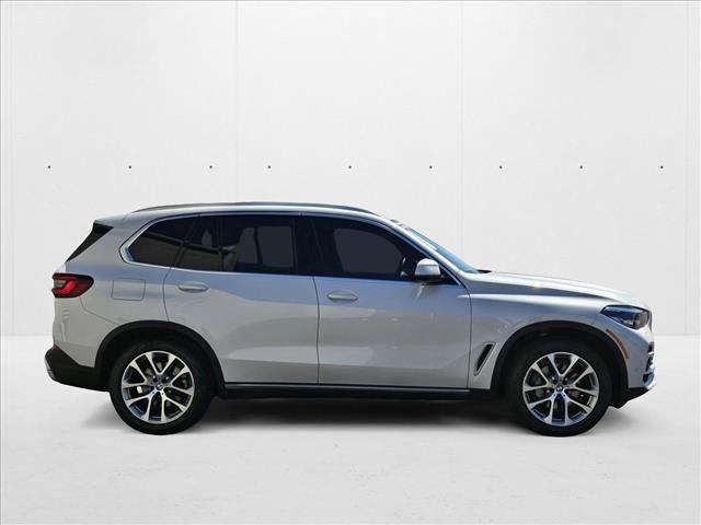 Photo of 2022 Mineral White Metallic BMW X5
