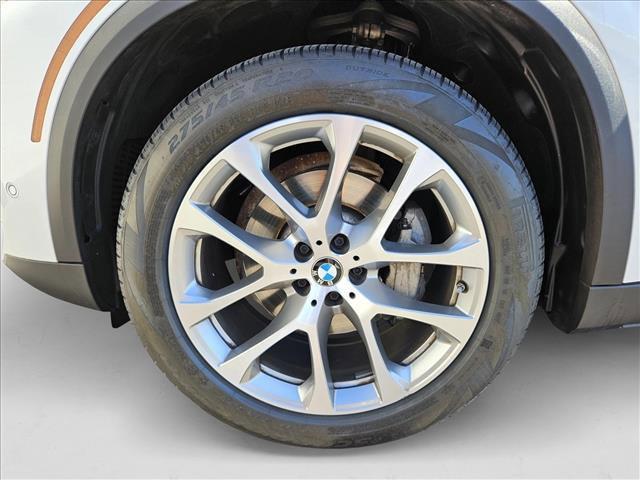 Photo of 2022 Mineral White Metallic BMW X5