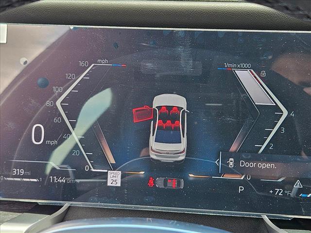 Photo of 2025 Mineral White Metallic BMW 760