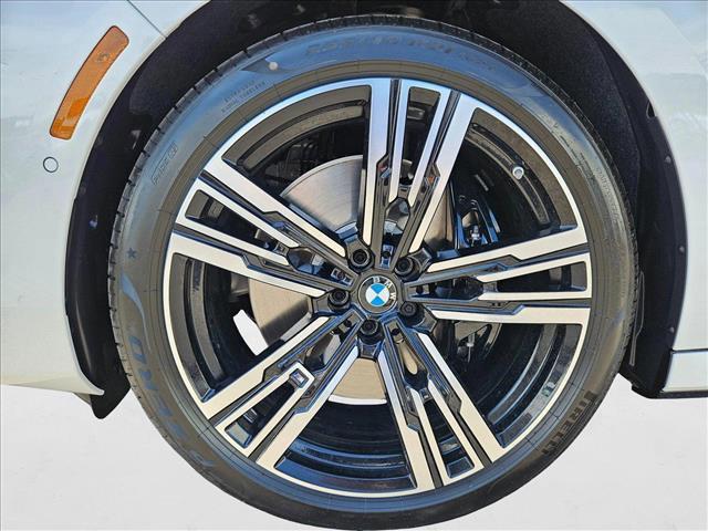 Photo of 2025 Mineral White Metallic BMW 760