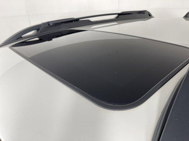 Photo of 2022 Crystal White Pearl Subaru Outback
